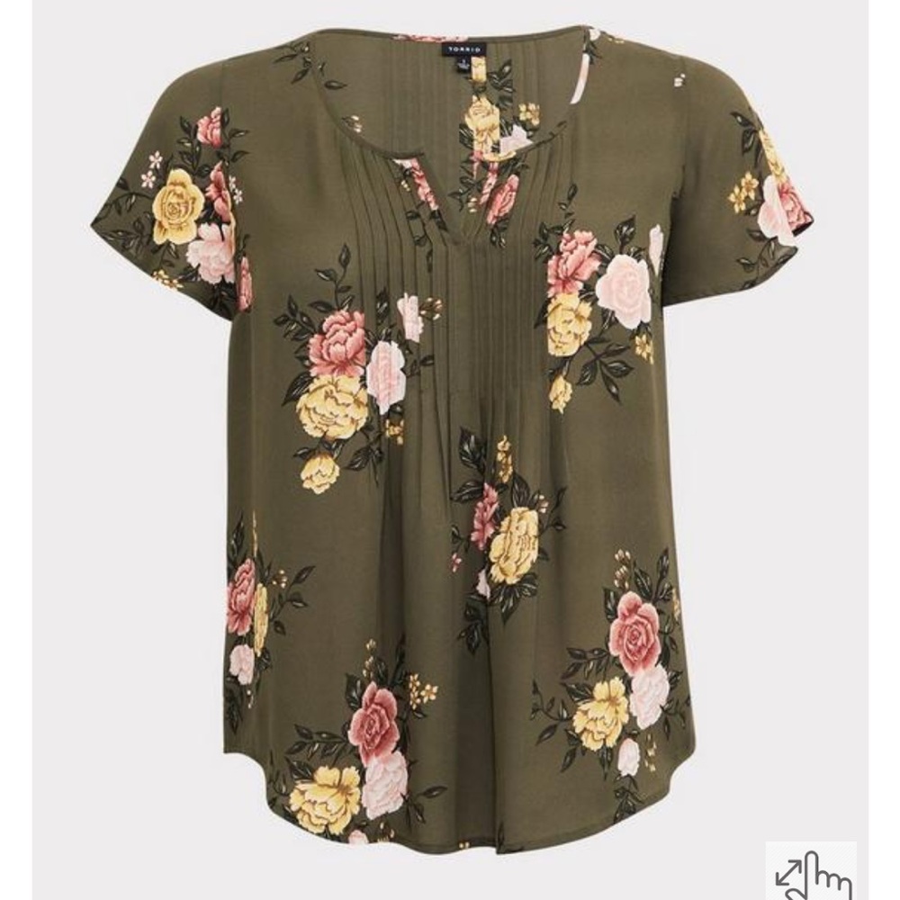 TORRID✨Georgette Pintuck Tee